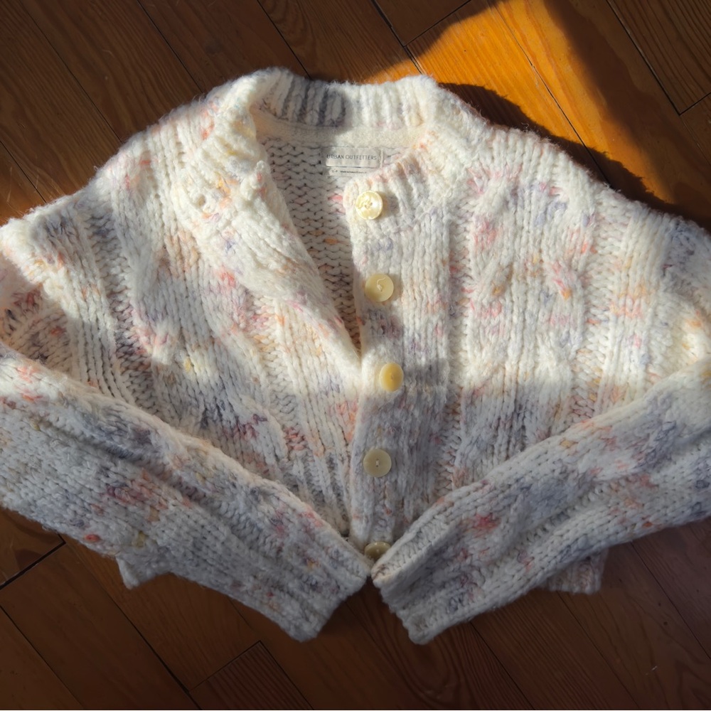 UO Cable Knit Cropped Cardigan